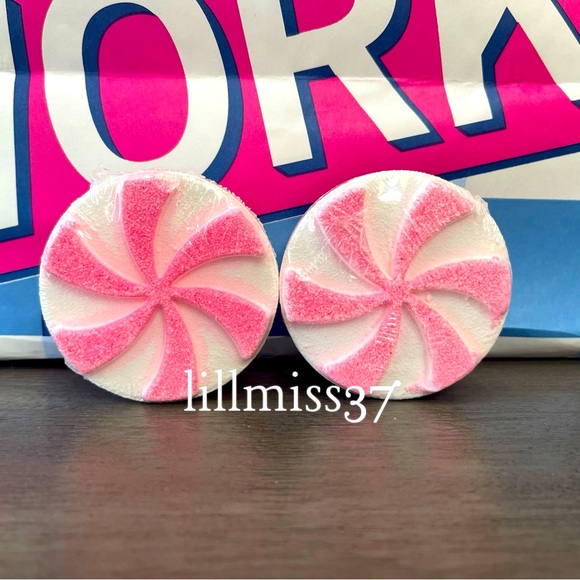 2X NEW Bath & Body Works Twisted Peppermint Bath Bomb Fizzy - Picture 2 of 4